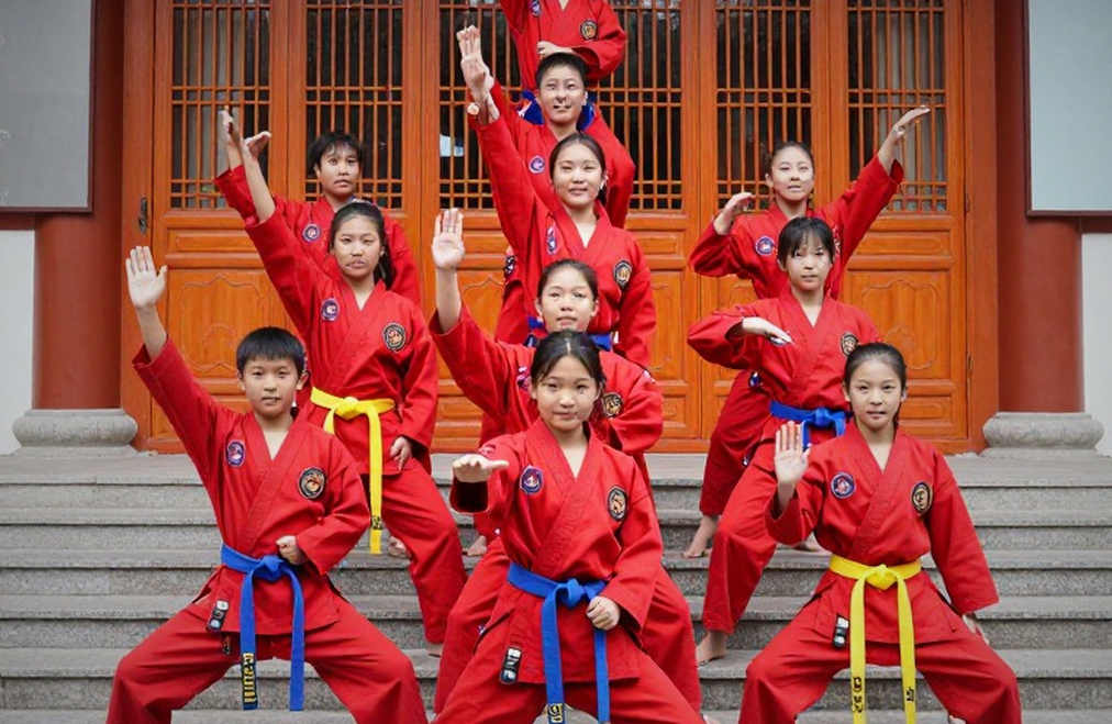 A Knee, Five Cards and 1.2 Billion Dong: The Market Team-Kata Gold Doesn't Show